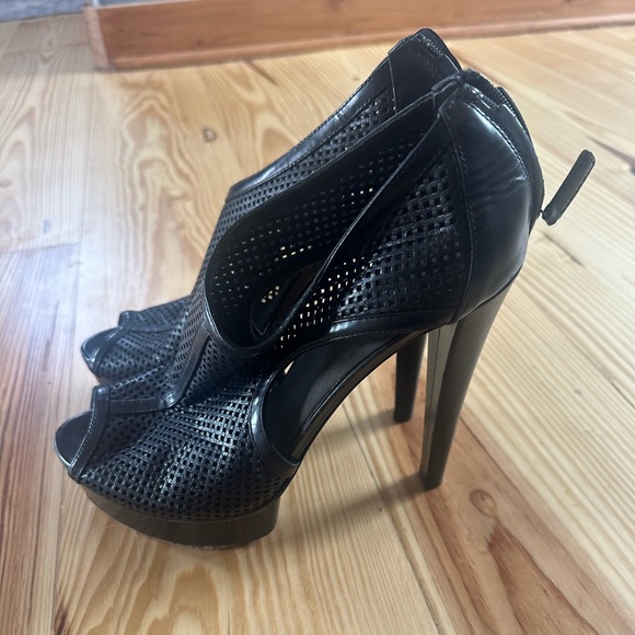 Gucci KIM Perforated leather platform black heels open toe 38.5 - Picture 3 of 7